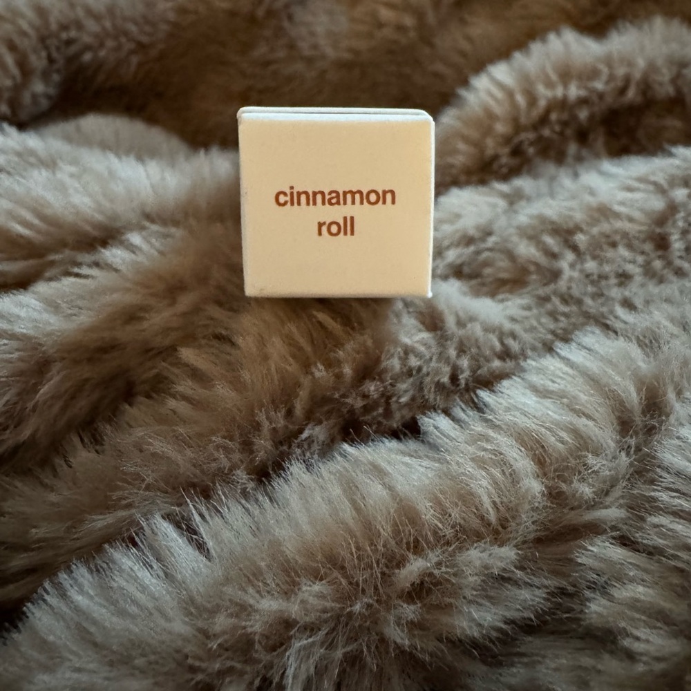 RHODE Cinnamon Roll Lip Tint new in box - Picture 2 of 4